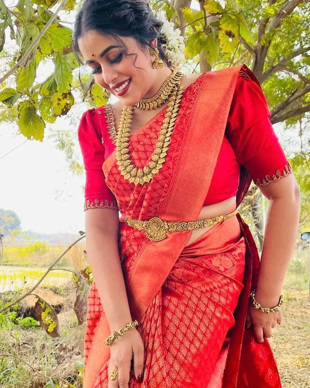 shamna kasim wearing beautiful jewellery orange saree